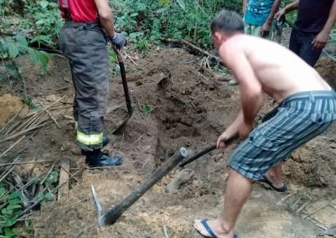 Moradores vão apanhar frutas e encontram corpo de homem em Manaus
