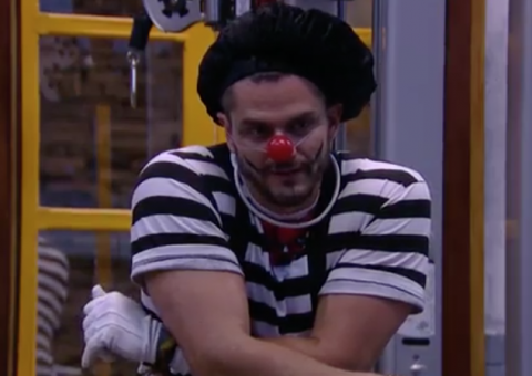 Após dizer 'eu te amo' para sister, Marcos dispara: votaria na Emily