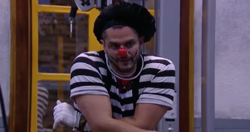 Após dizer 'eu te amo' para sister, Marcos dispara: votaria na Emily