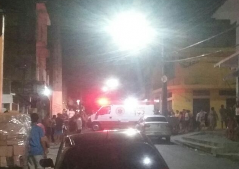 Homem é alvejado com 5 tiros por dupla misteriosa em Manaus 