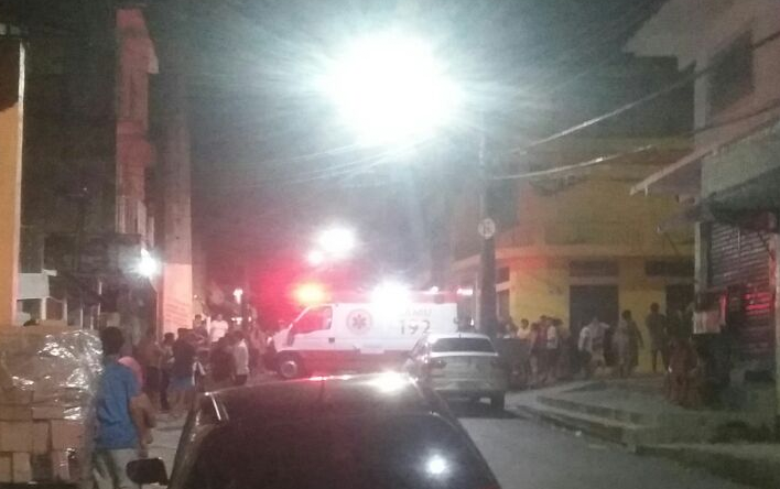 Homem é alvejado com 5 tiros por dupla misteriosa em Manaus 