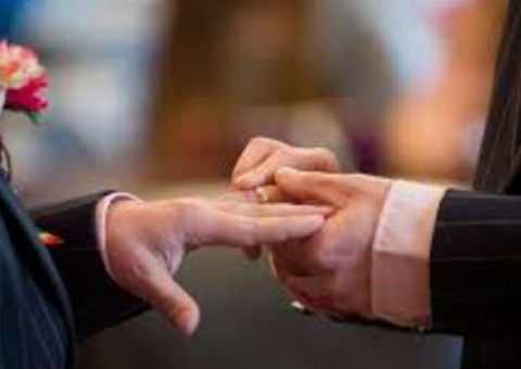 Prefeito gay se casa com parceiro em Lins (SP)