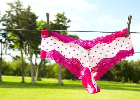 Pendurar calcinha no banheiro pode fazer muito mal à saúde da vagina