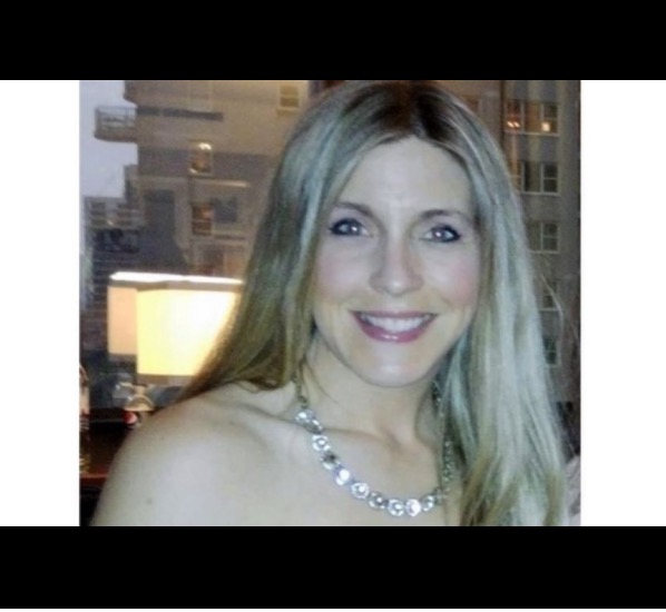 Professora é presa após enviar nudes para aluno 