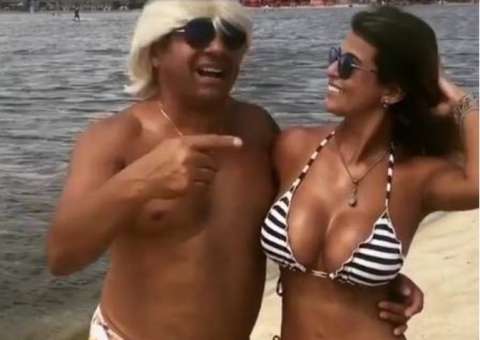 Mulher de Tiririca faz sucesso com fotos de biquíni na internet