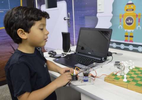 Manaós Tech inaugura escola de robótica e programação para crianças