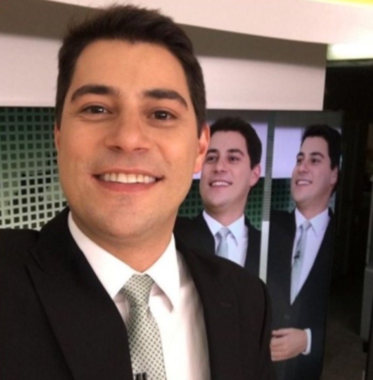 Evaristo Costa recebe pedido de fã e surpreende a internet: 'passa aqui pra vir buscar'