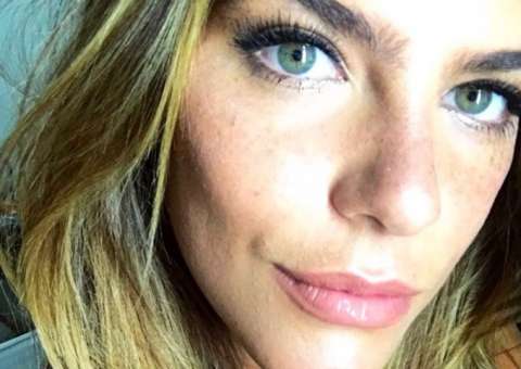 Namorada de Cauã Reymond turbina seios com silicone 