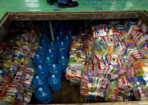 Famílias atingidas pela enchente no interior do estado recebem ajuda humanitária  