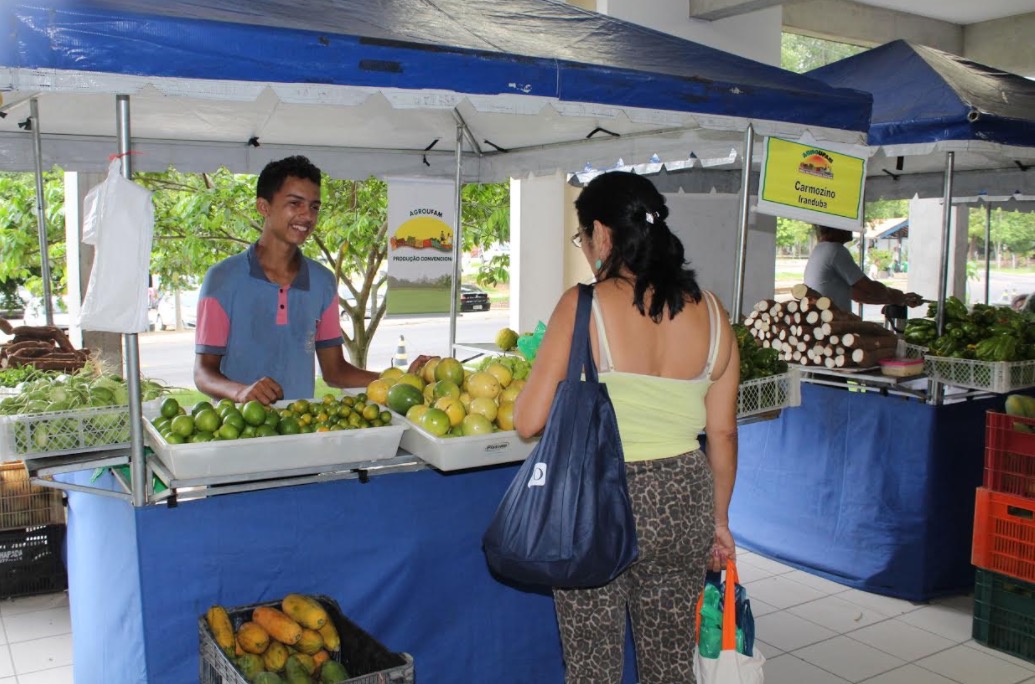 Feira da Produção Familiar busca autonomia a produtores e artesãos do Amazonas