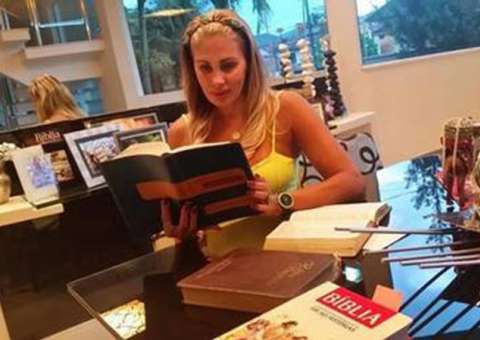 Após escrever conto erótico, Ângela Bismarchi revela que vai produzir obra cristã