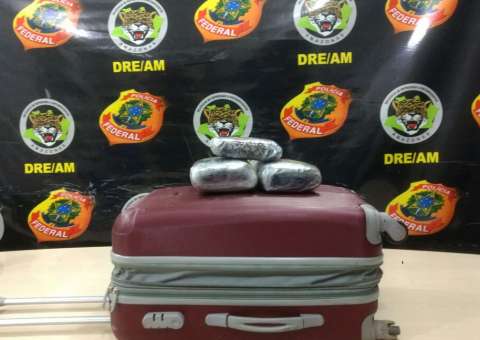 Jovem é presa em flagrante no aeroporto após tentar transportar drogas para outro estado