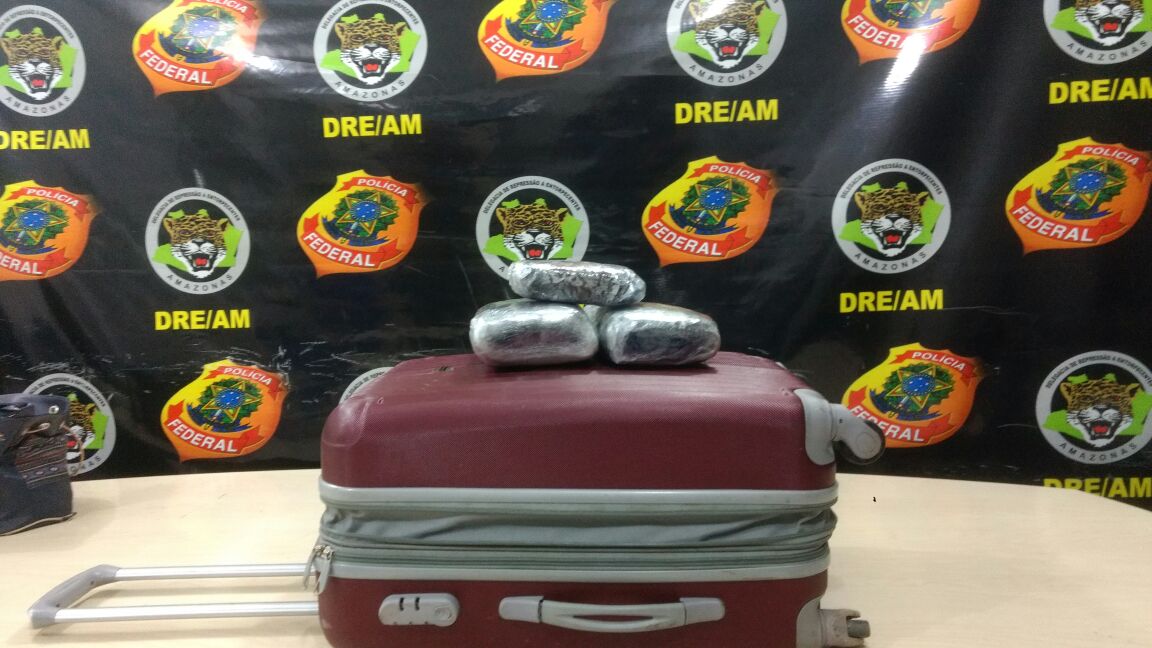 Jovem é presa em flagrante no aeroporto após tentar transportar drogas para outro estado