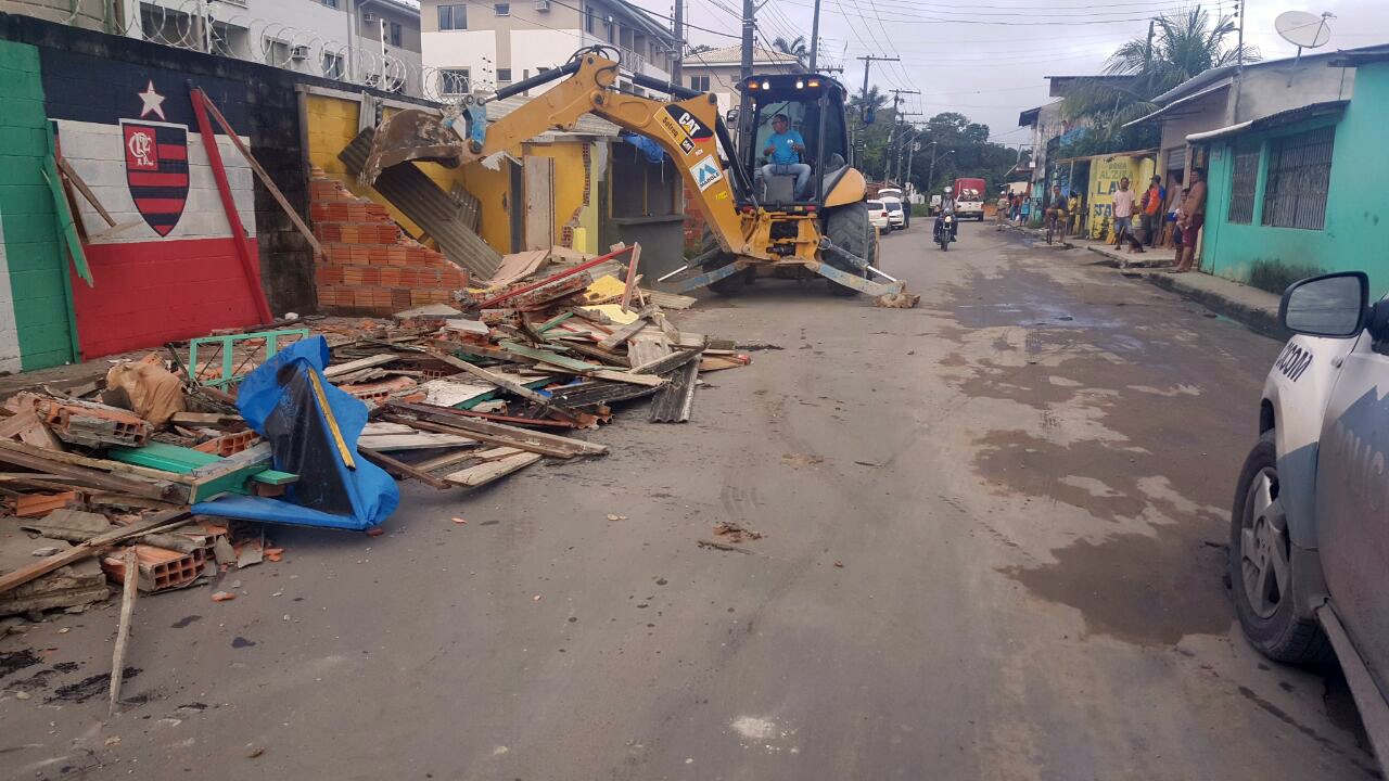 Feira clandestina é demolida na zona Leste de Manaus