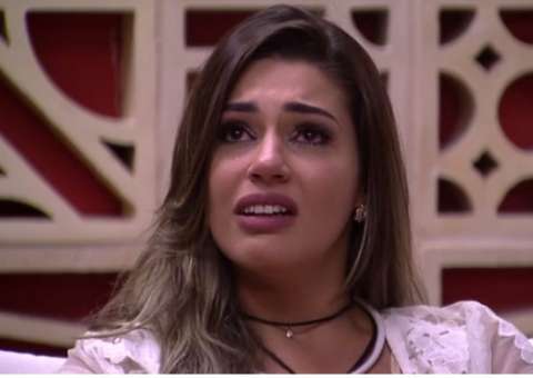 BBB17: Vivian lamenta saída de Pedro e desabafa com brothers