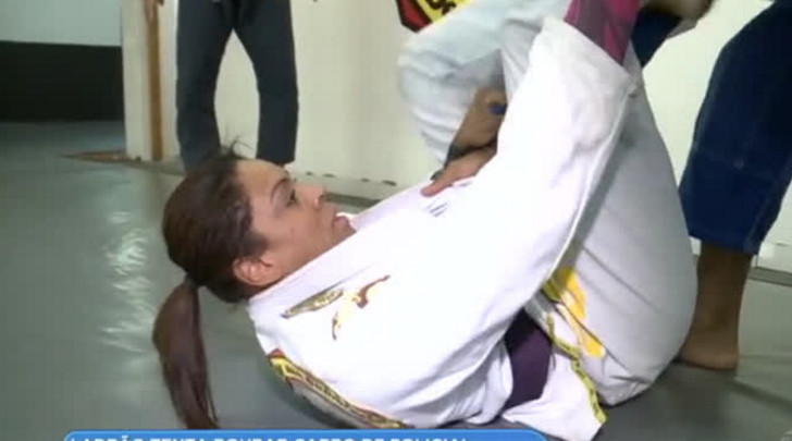 Bandidos tentam assaltar campeã de 'jiu-jítsu' e o pior acontece; Vídeo