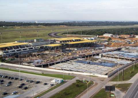 Neblina cobre o céu de Manaus e aeroporto precisa operar por instrumentos 