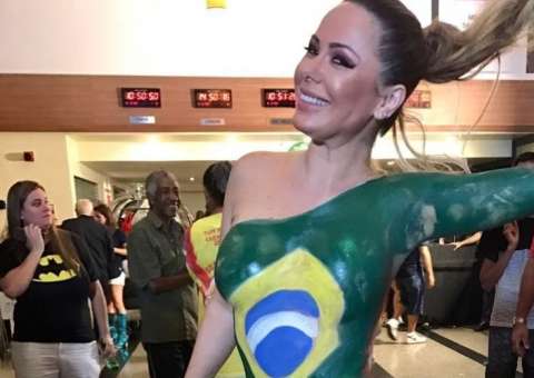 Após mostrar ânus na TV, Ju Isen deixa o país