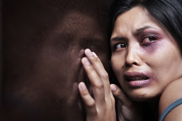 503 mulheres foram agredidas por hora no Brasil em 2016