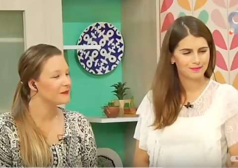 Apresentadora passa mal e desmaia durante entrevista ao vivo