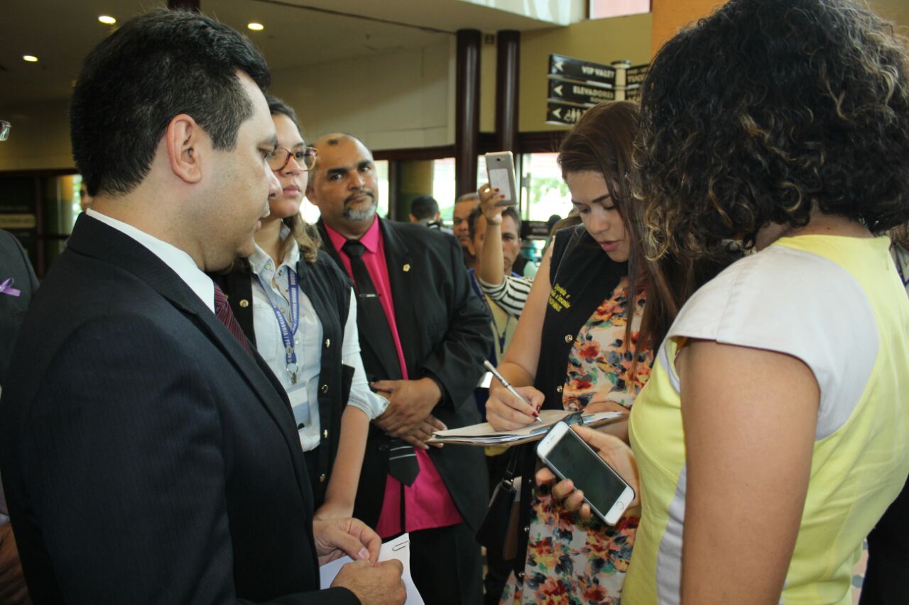 Blitz fiscaliza gratuidade em estacionamentos de shoppings em Manaus