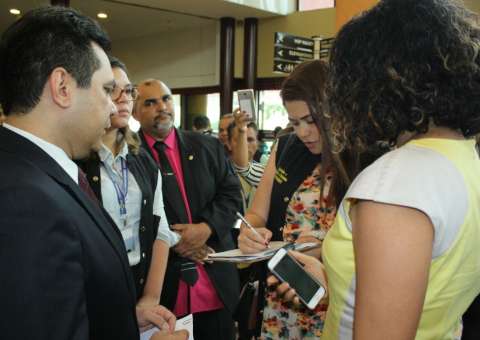 Blitz fiscaliza gratuidade em estacionamentos de shoppings em Manaus