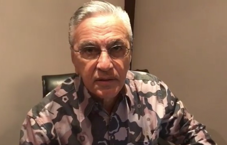 Caetano Veloso defende liberação de todas as drogas após polêmica da esposa