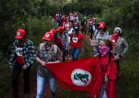 MST invade fazenda de Eike Batista em Minas Gerais