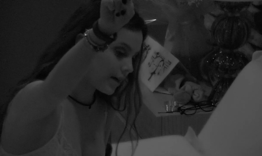 BBB17: Marcos detona Vivian para Emilly antes levar gaúcha para cama 