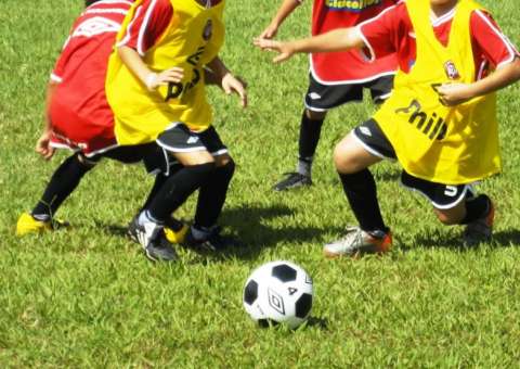 Professor de escolinha de futebol é preso suspeito de estuprar alunos 