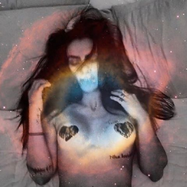 Cléo Pires faz novo topless nas redes sociais e fãs vão ao delírio