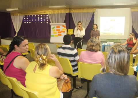 Gestores de escolas municipais participam de formação do Programa de Tutoria Educacional