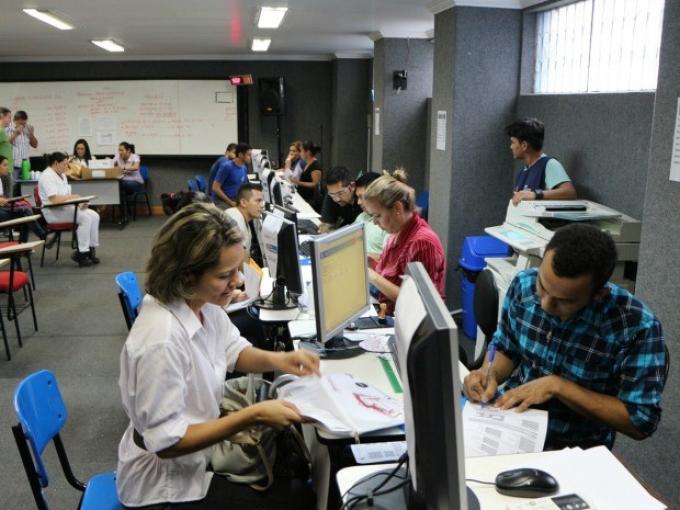 Entrega de documentos do Bolsa Idiomas 2017 inicia na próxima semana