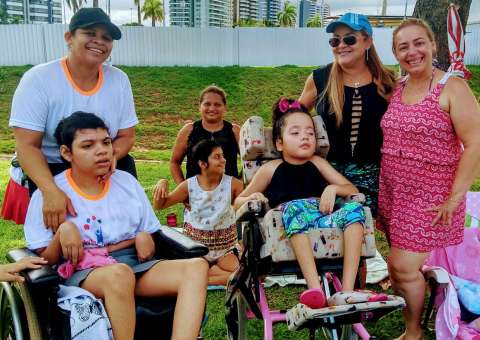 Modelos com deficiência participam de desfile beneficente neste sábado