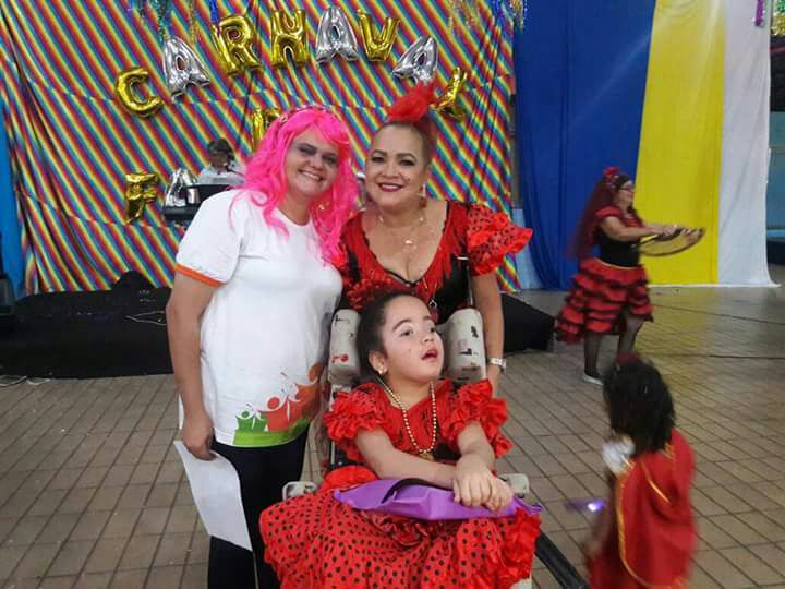 Modelos com deficiência participam de desfile beneficente neste sábado