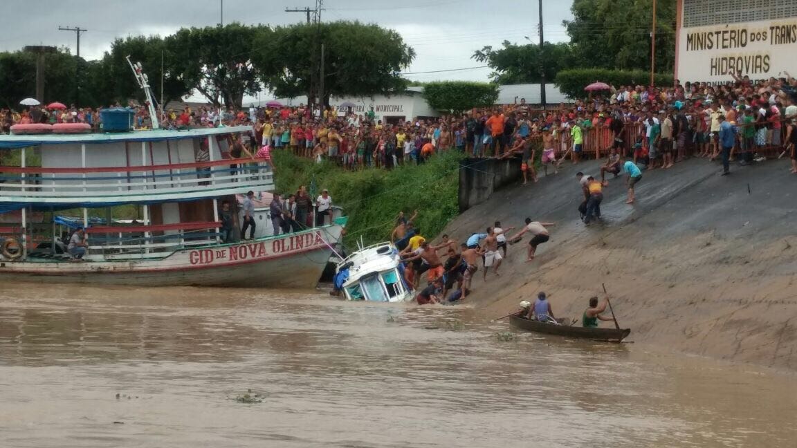 12 pessoas estão desaparecidas após naufrágio de lancha no Amazonas