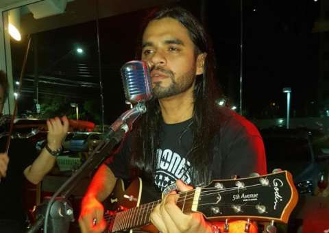 Epílogos e Arlley Souza tocam o melhor do rock no Palco Vianorte