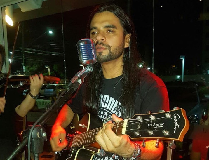 Epílogos e Arlley Souza tocam o melhor do rock no Palco Vianorte