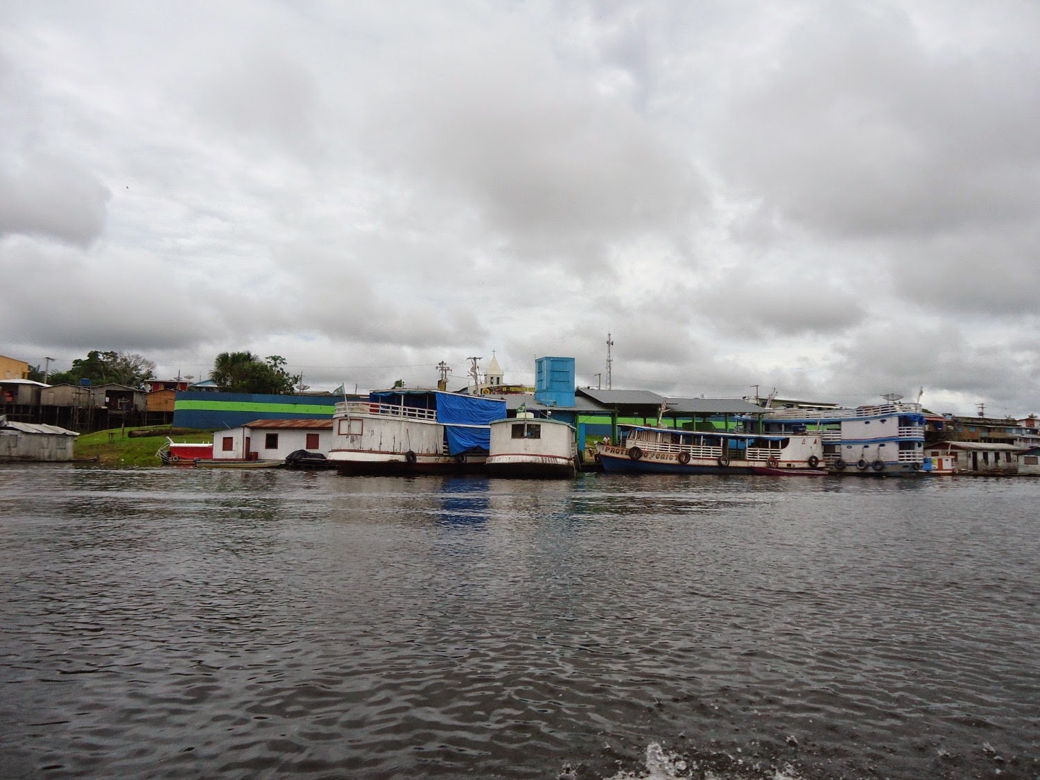 Criança desaparece após canoa naufragar no Amazonas