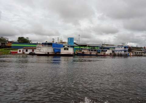 Criança de 5 anos desaparece após canoa naufragar no Amazonas