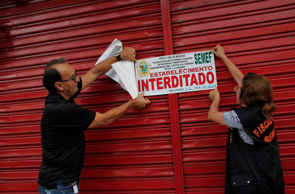 8 estabelecimentos que ocupavam áreas públicas são interditados durante operação em Manaus