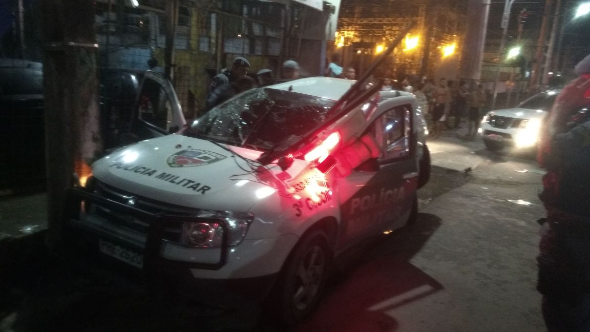 Em Manaus, viatura da PM capota e deixa quatro feridos 