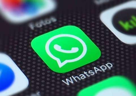 WhatsApp volta com versão antiga de status, com frase junto à foto