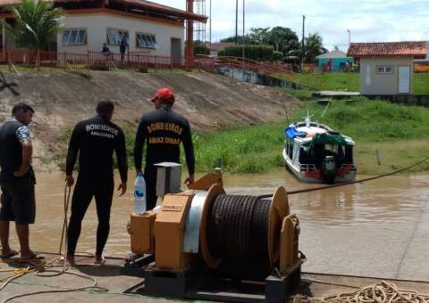 Buscas por crianças desaparecidas continuam após naufrágio de lancha no AM
