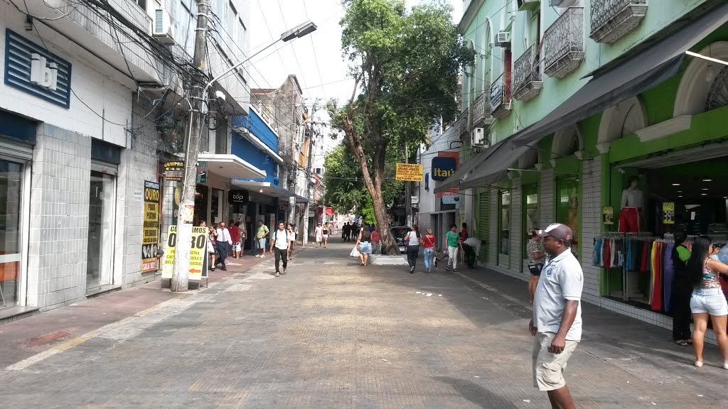 Prefeitura atua na recuperação de drenagem na Henrique Martins