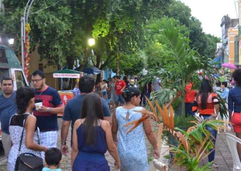 Arte de rua é destaque na Feira do Paço deste domingo