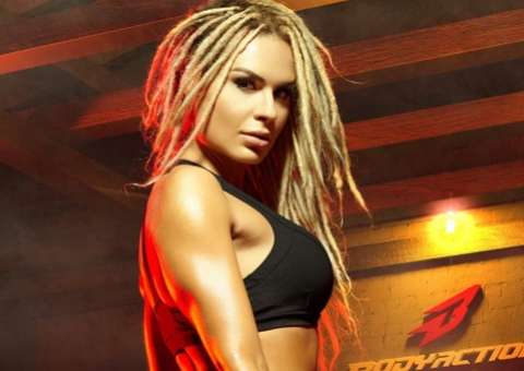 Ex-Mendigata Fernanda Lacerda mostra corpo sarado em ensaio provocante