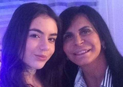  Aos 13 anos, filha de Gretchen se lança como modelo na França