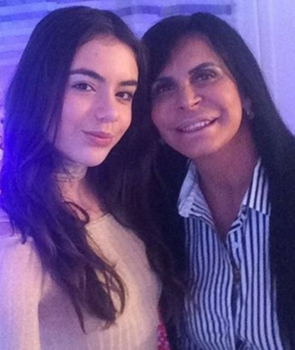  Aos 13 anos, filha de Gretchen se lança como modelo na França