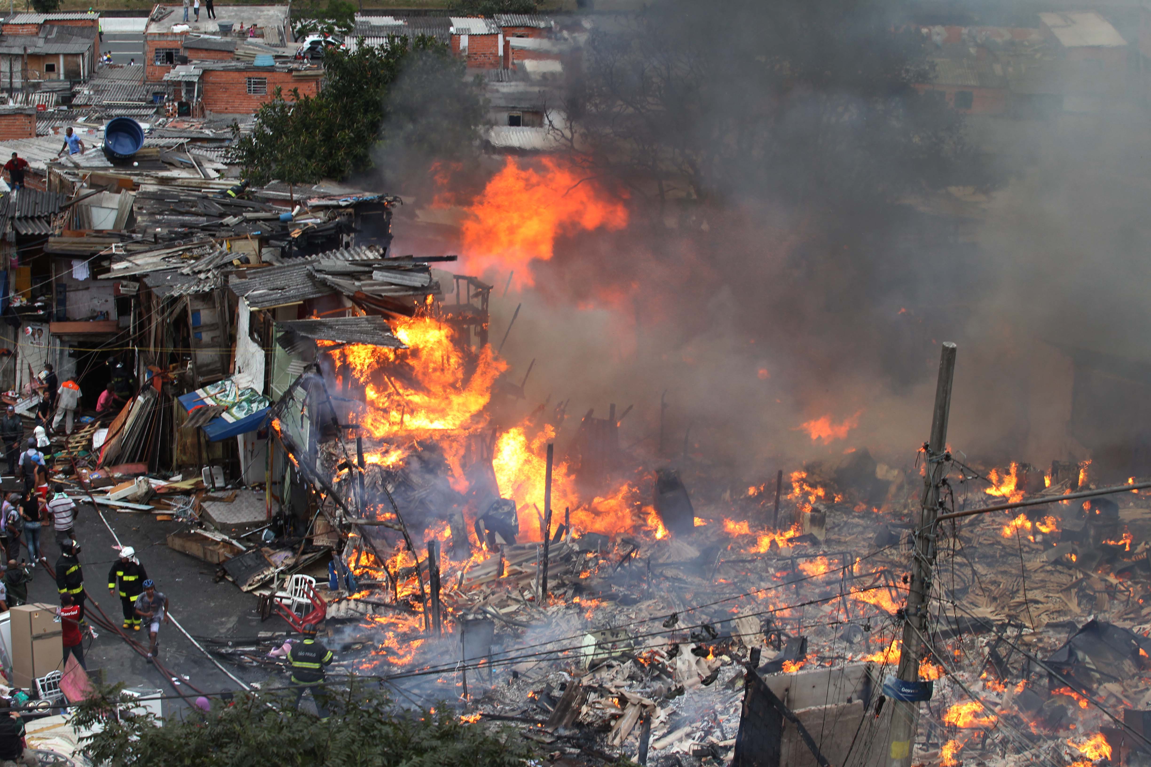 Trinta casas são destruídas durante novo incêndio na Favela de Paraisópolis